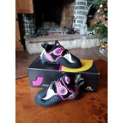 La Sportiva Women's Solution - Climbing Shoes 21 La Sportiva Women's Solution - Climbing Shoes -Rab Store la sportiva womens solution chaussons descalade bf fca03c944a9c1861a8170400e0cfccb1 1