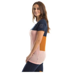 Stoic Women's MerinoMesh150 BensjonSt. II T-Shirt - Merino Shirt 14 Stoic Women's MerinoMesh150 BensjonSt. II T-Shirt - Merino Shirt -Rab Store stoic womens merinomesh150 bensjonst ii t shirt merino shirt detail 11